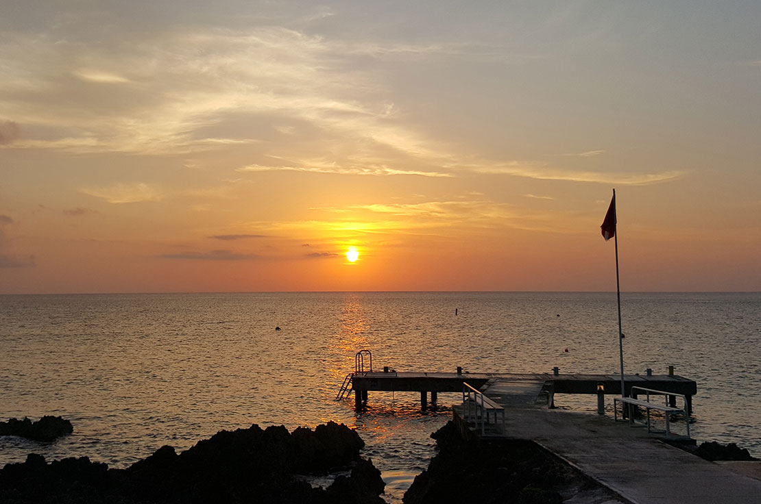 Amaneceres/Puesta del Sol Vivo-sunset-in-grand-cayman-island-crazy-crab