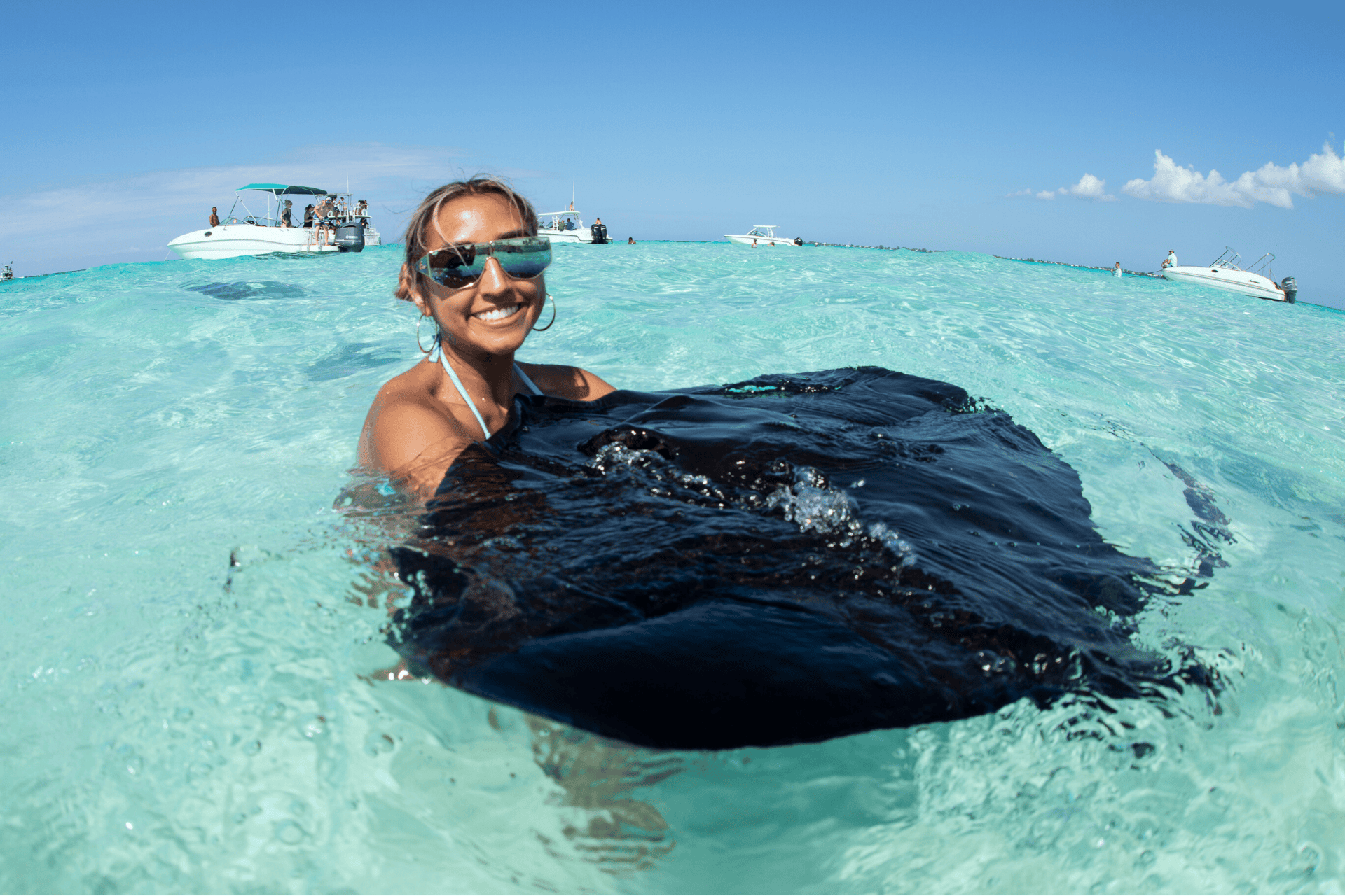 Grand Cayman - girl holding a Stingray